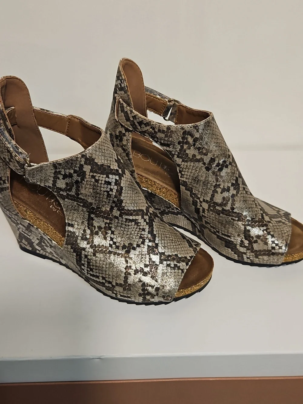 Corkys Wedge Peep-Toe Shoes - Metallic Brown Snakeskin Size 7